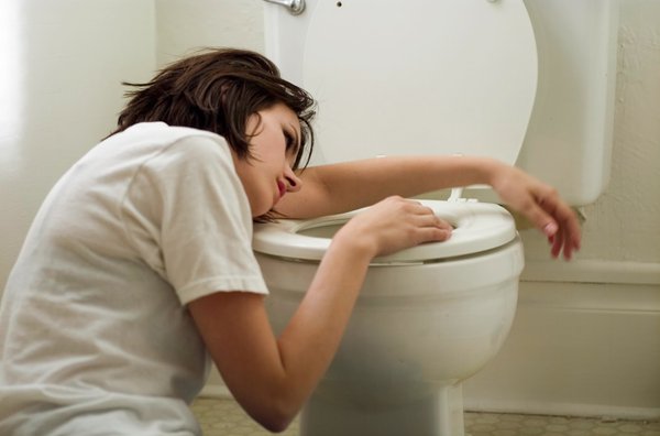 gây nôn để loại chất độc