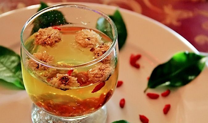 Khi dùng trà thuốc cần lưu ý những gì?