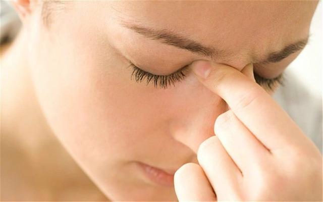 Khi bị đau đầu do xoang cần phải làm gì?