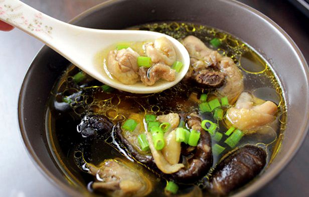 Hướng dẫn làm món Gà ác chưng thảo quả