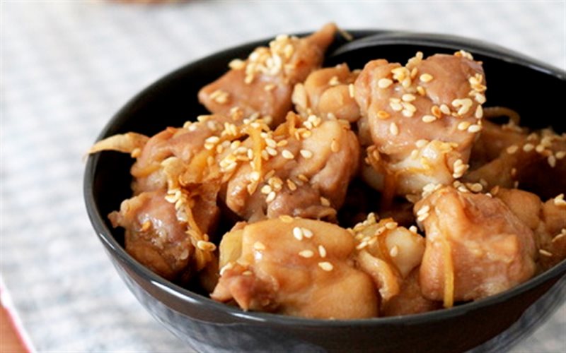 Hướng dẫn làm Gà om dầu mè