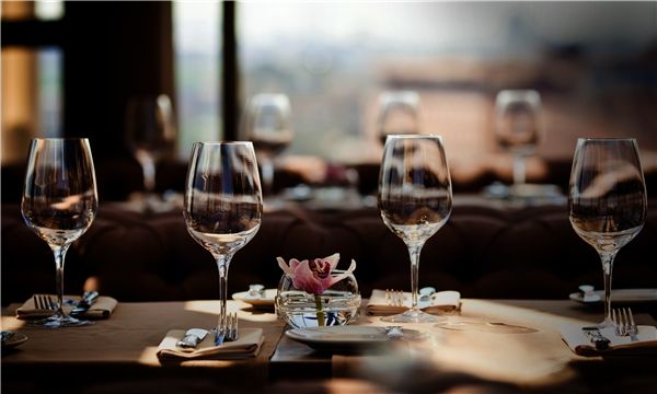 Khi đi ăn nhà hàng cần lưu ý những gì?