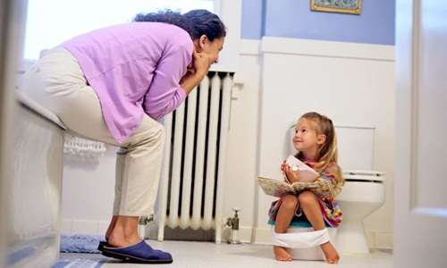 Các bước luyện trẻ em đi vệ sinh trong nhà vệ sinh