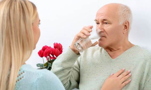 Tuổi già và nhu cầu cần nước