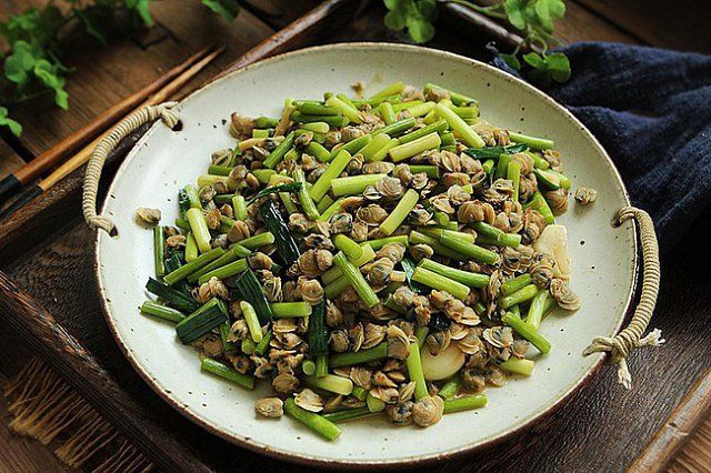 Công dụng và cách làm món thịt hến xào ngồng cải măng